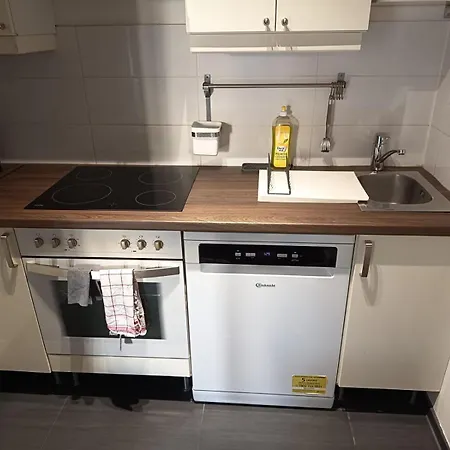 1 Bedroom With Large Sunny Balcony *