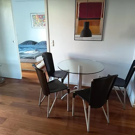 1 Bedroom With Large Sunny Balcony *